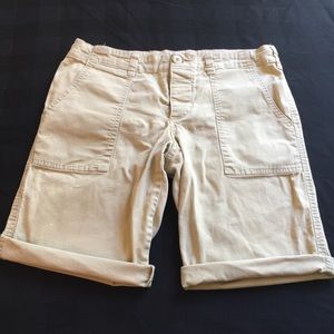 American eagle women’s Bermuda style shorts size 8